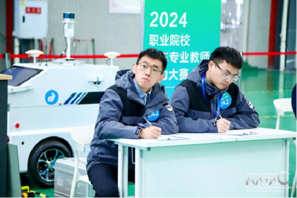 汽车两会4.png